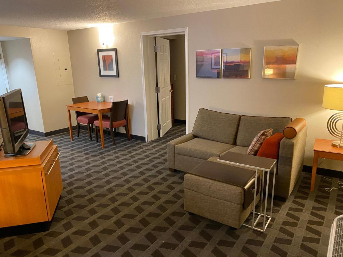 Mainstay Suites Middleburg Heights Cleveland Airport Ngoại thất bức ảnh