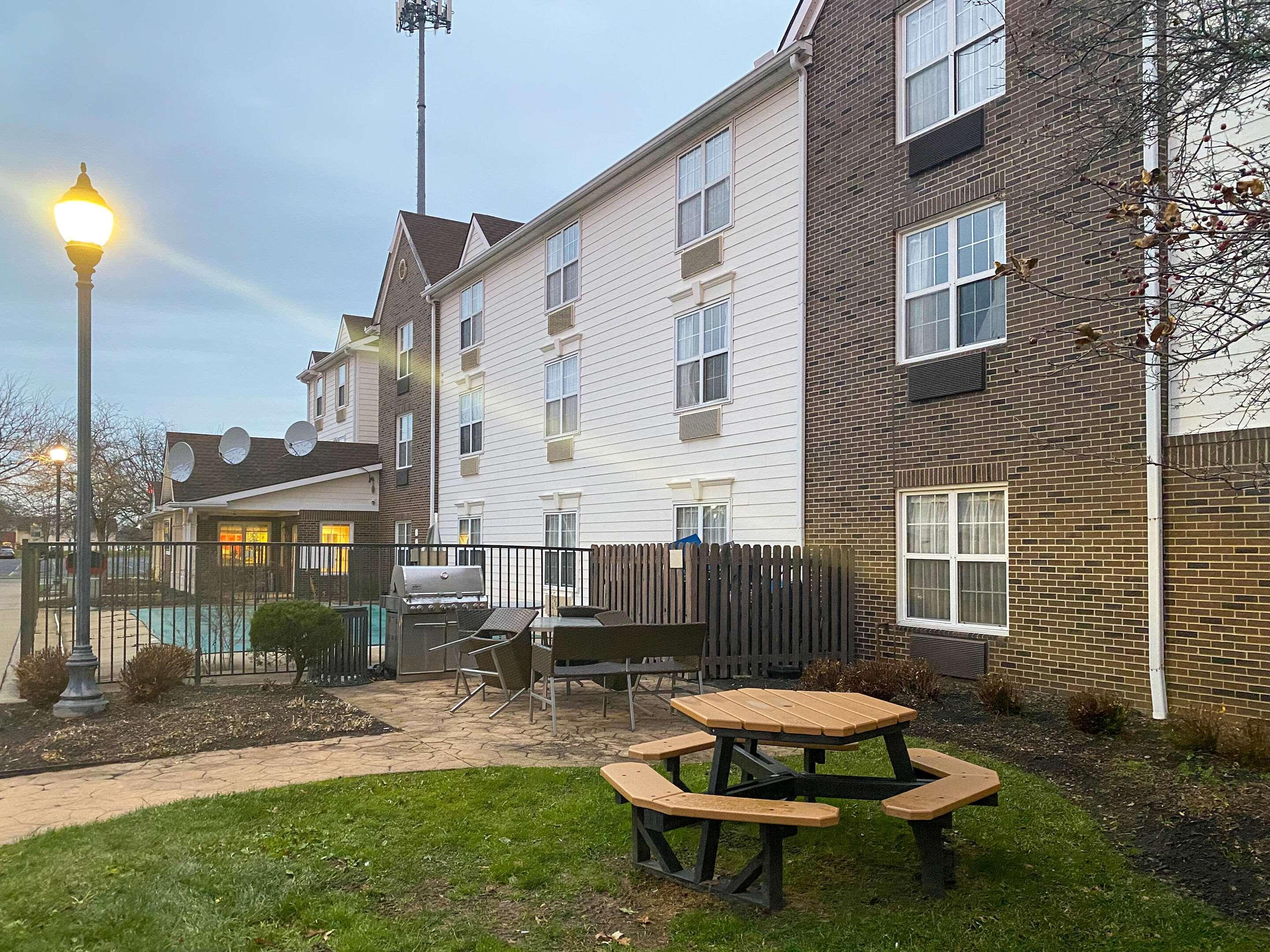 Mainstay Suites Middleburg Heights Cleveland Airport Ngoại thất bức ảnh