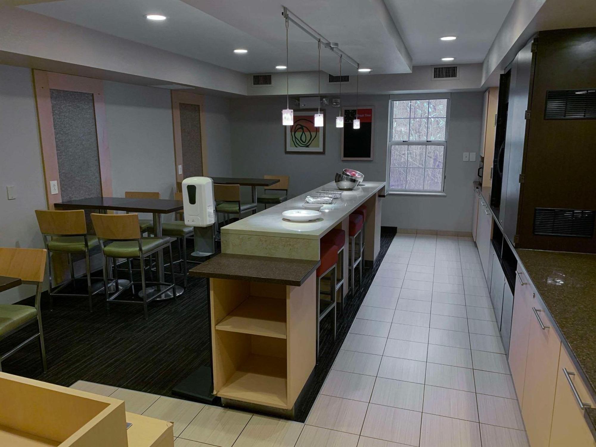 Mainstay Suites Middleburg Heights Cleveland Airport Ngoại thất bức ảnh