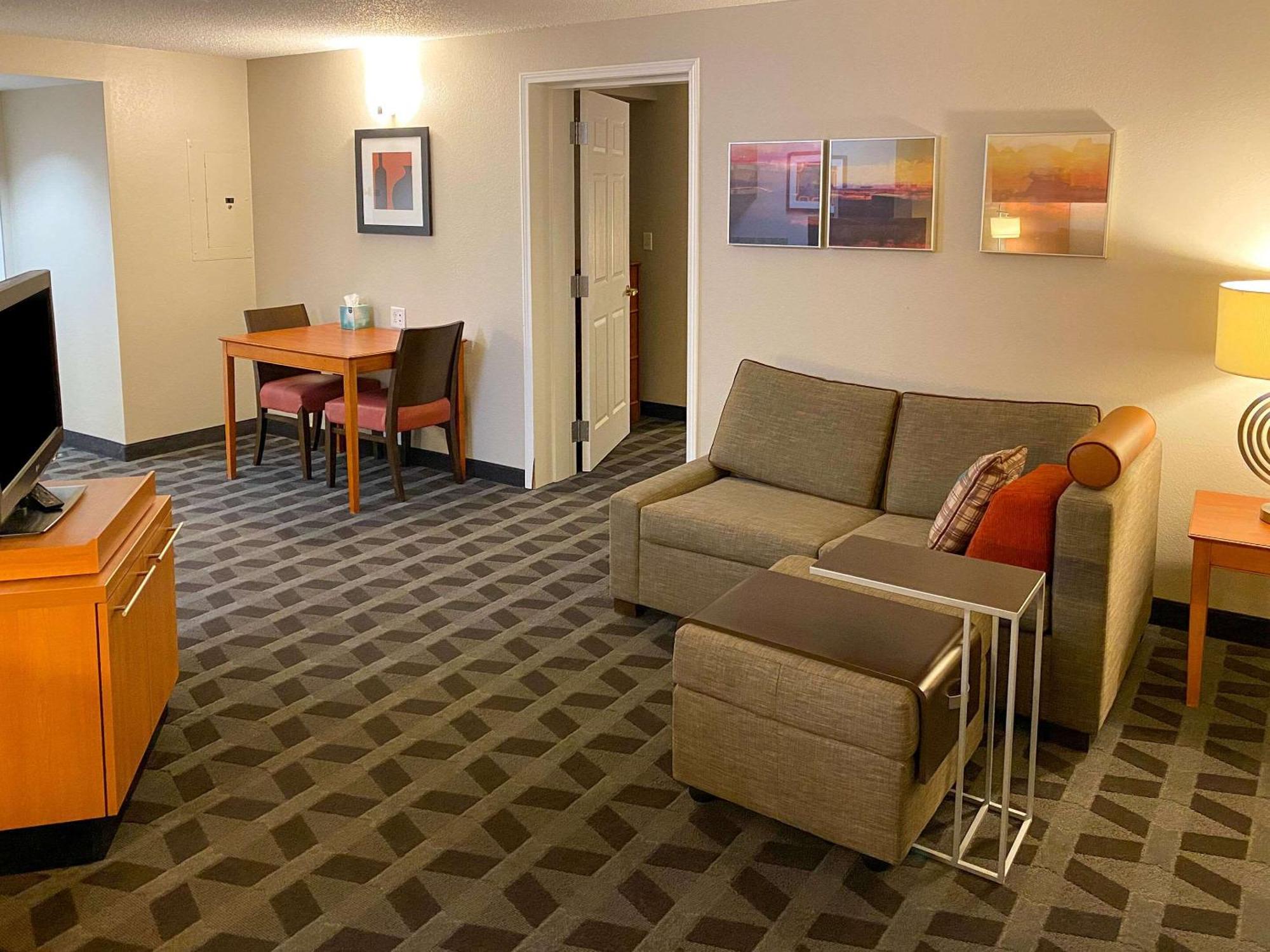 Mainstay Suites Middleburg Heights Cleveland Airport Ngoại thất bức ảnh