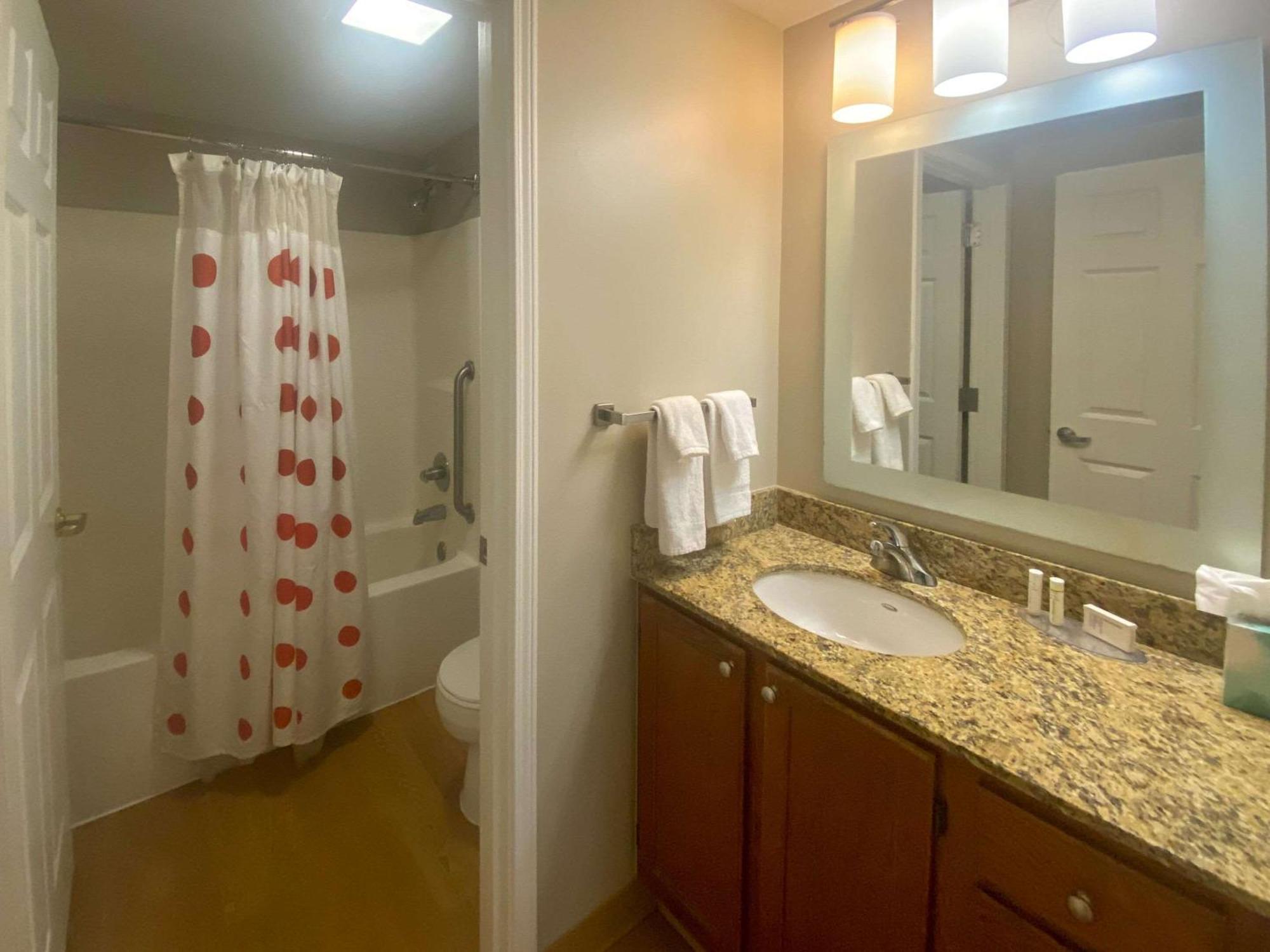 Mainstay Suites Middleburg Heights Cleveland Airport Ngoại thất bức ảnh
