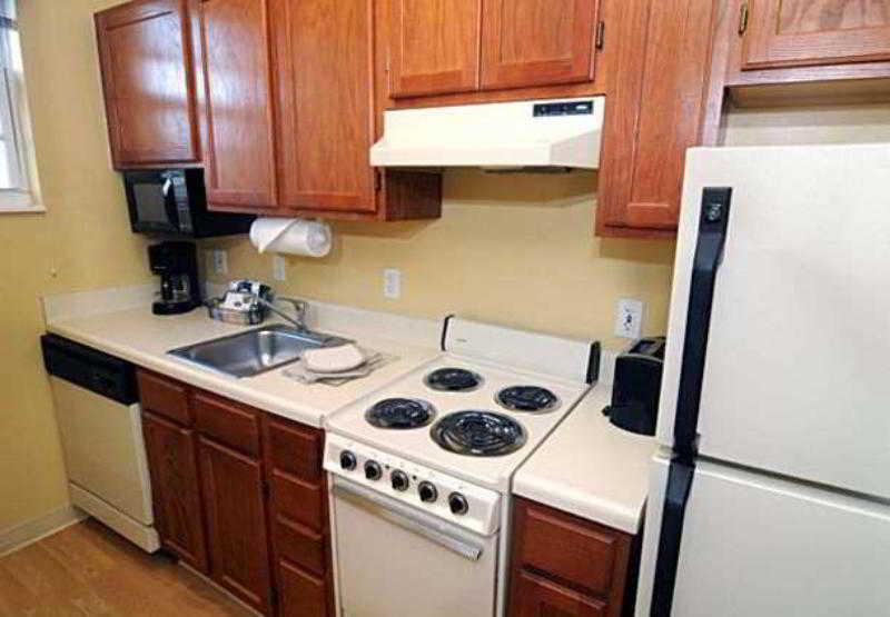 Mainstay Suites Middleburg Heights Cleveland Airport Ngoại thất bức ảnh
