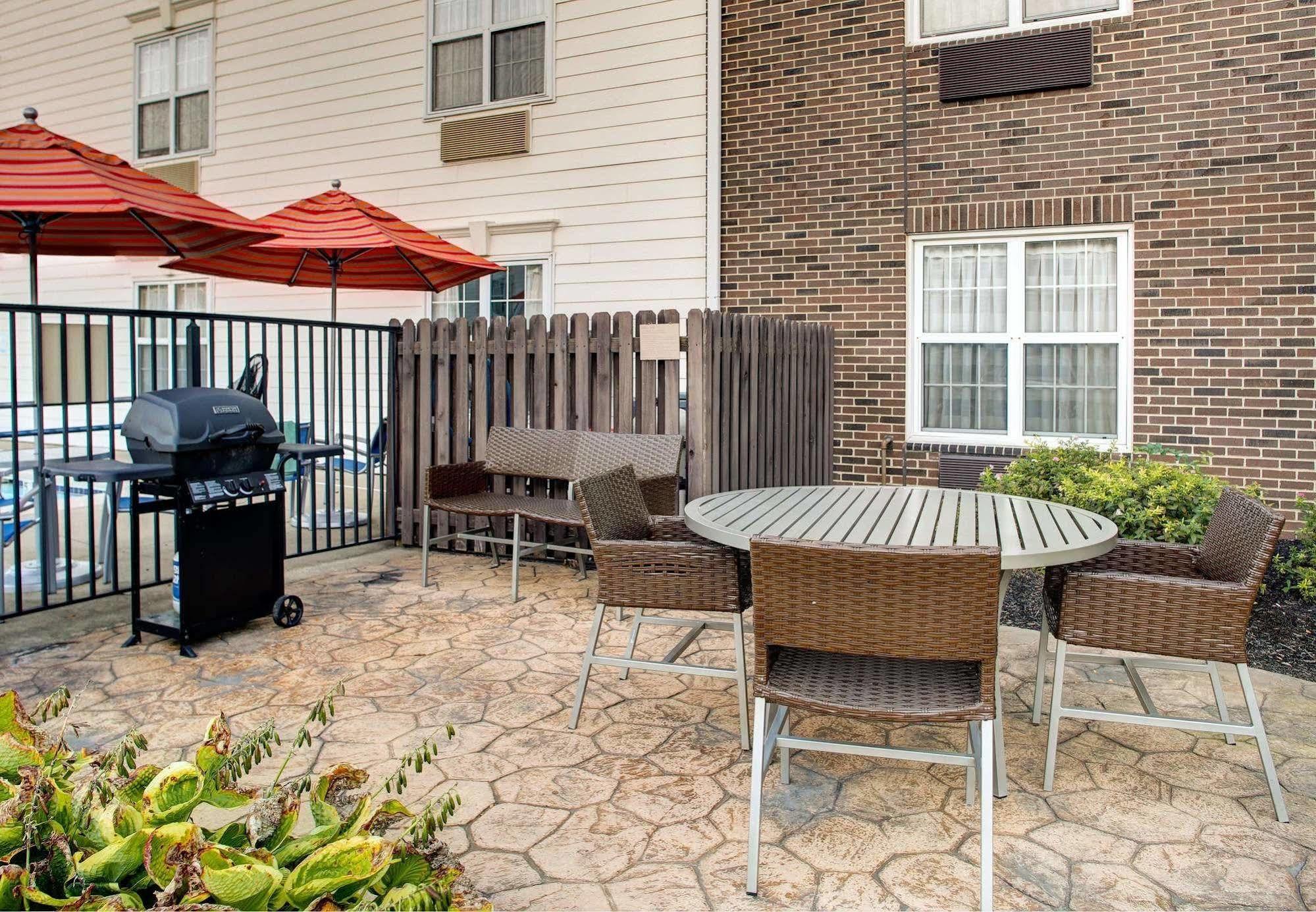 Mainstay Suites Middleburg Heights Cleveland Airport Ngoại thất bức ảnh